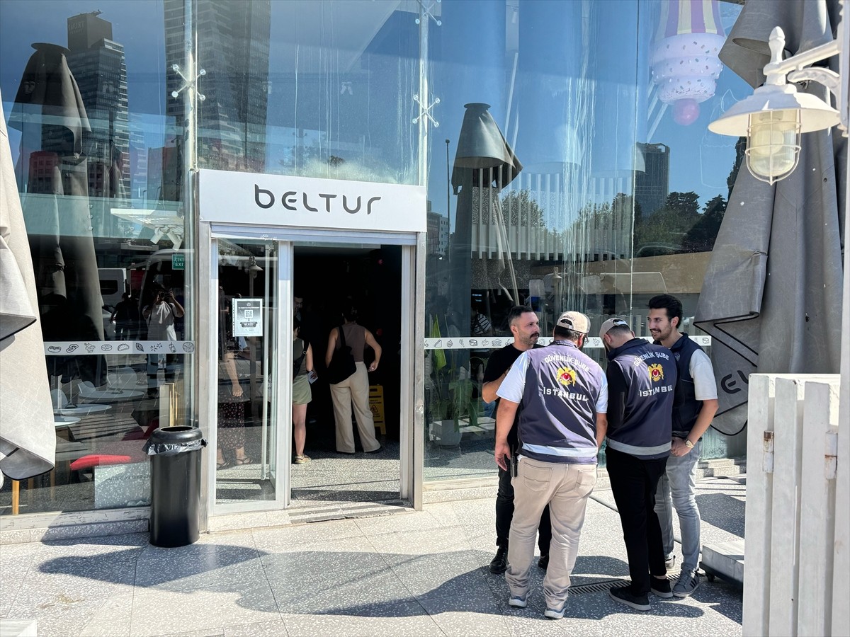 İstanbul Büyükşehir Belediyesi (İBB) iştiraki BELTUR AŞ'de işten çıkarılan 3 işçi oturma eylemi...