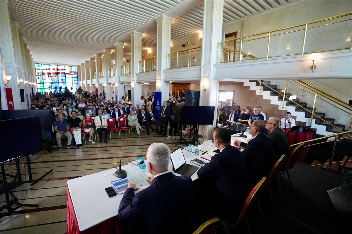 İstanbul Büyükşehir Belediyesinin (İBB) Saraçhane'deki Başkanlık binasında, yürütülen çalışmalara...