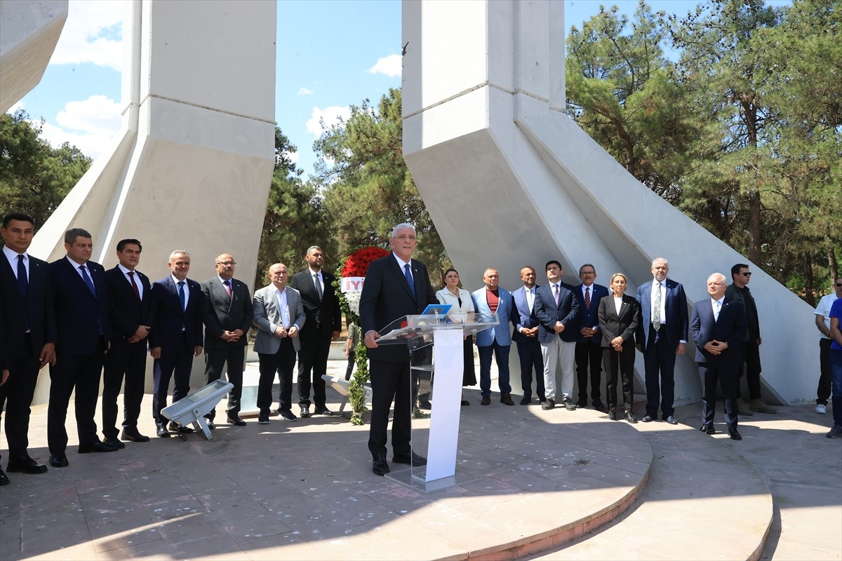İYİ Parti Genel Başkanı Müsavat Dervişoğlu, Edirne'de Karaağaç Mahallesi'ndeki Lozan Anıtı'nı...