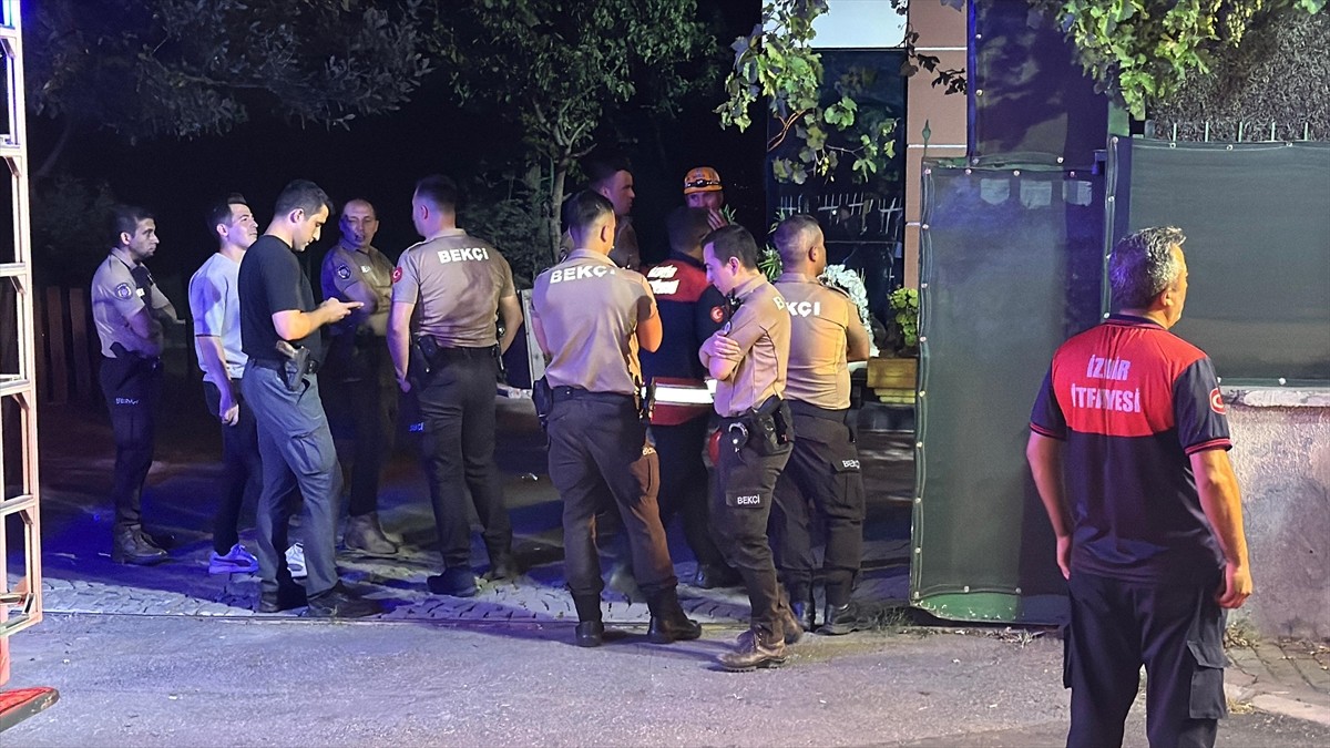 İzmir'in Gaziemir ilçesinde özel bakım merkezinde çıkan yangında dumandan etkilenen 12 engelli...