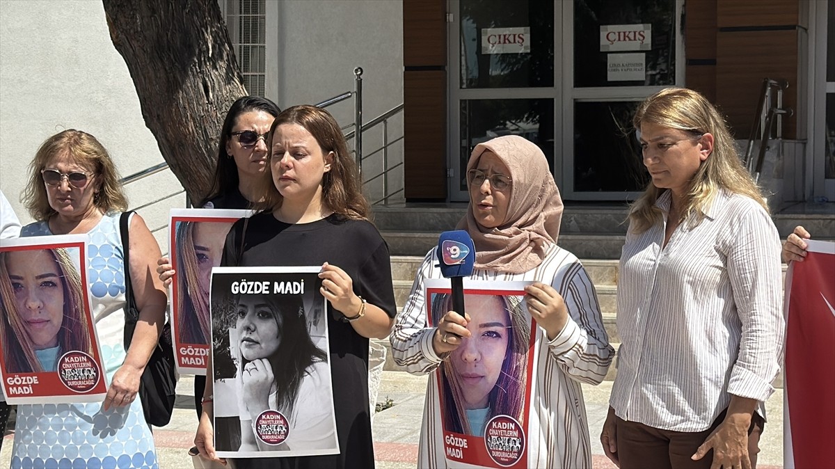 İzmir'in Karşıyaka ilçesinde, boşanma aşamasındaki eşi Gözde Karamus'u silahla öldüren sanık...