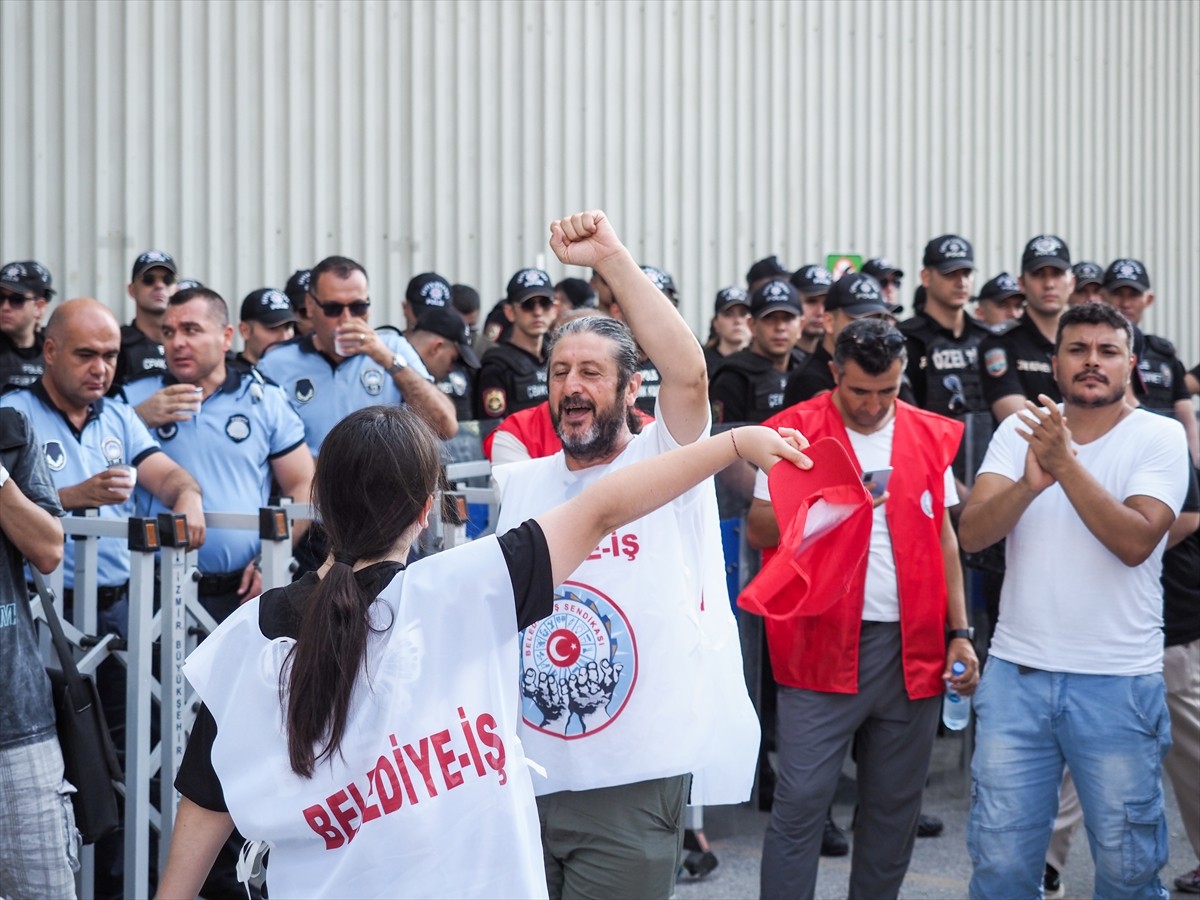 İzmir Büyükşehir Belediyesinden çıkarılan işçiler, Türkiye Belediyeler ve Genel Hizmetler İşçileri...