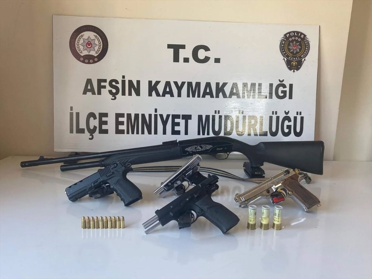 Kahramanmaraş'ın Afşin ilçesinde, düğünde silahla havaya ateş açan 4 şüpheli gözaltına alındı....