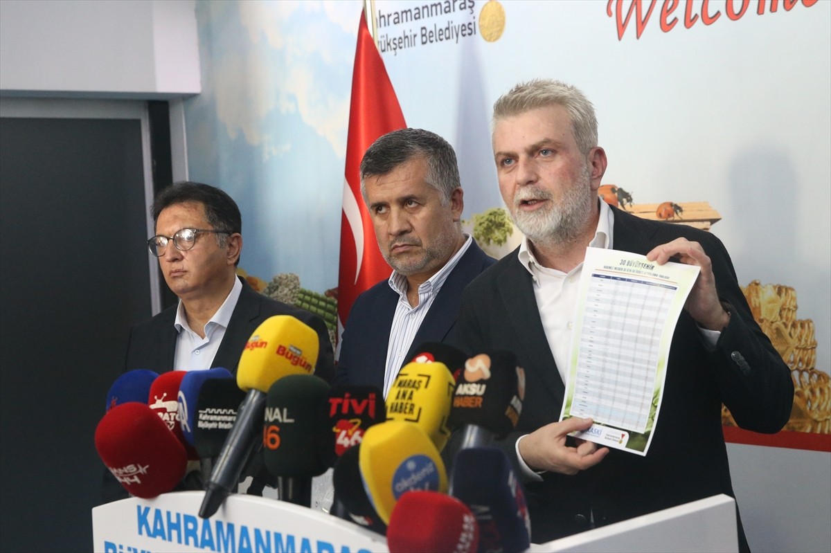 Kahramanmaraş Büyükşehir Belediye Başkanı Fırat Görgel (kürsüde), 6 Şubat 2023'teki Kahramanmaraş...