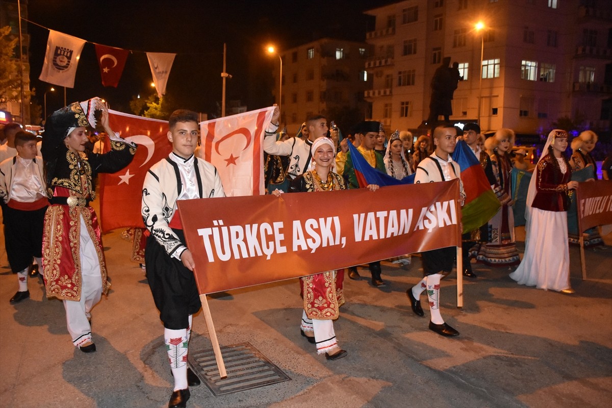 Karaman Belediyesince kentte bu yıl yedincisi düzenlenen Uluslararası Türk Dünyası Şöleni...
