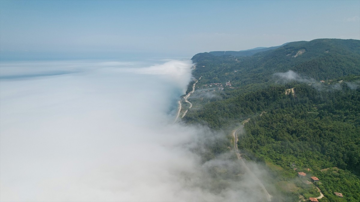 Kastamonu'nun Abana ilçesinde oluşan sis, dronla kaydedildi.