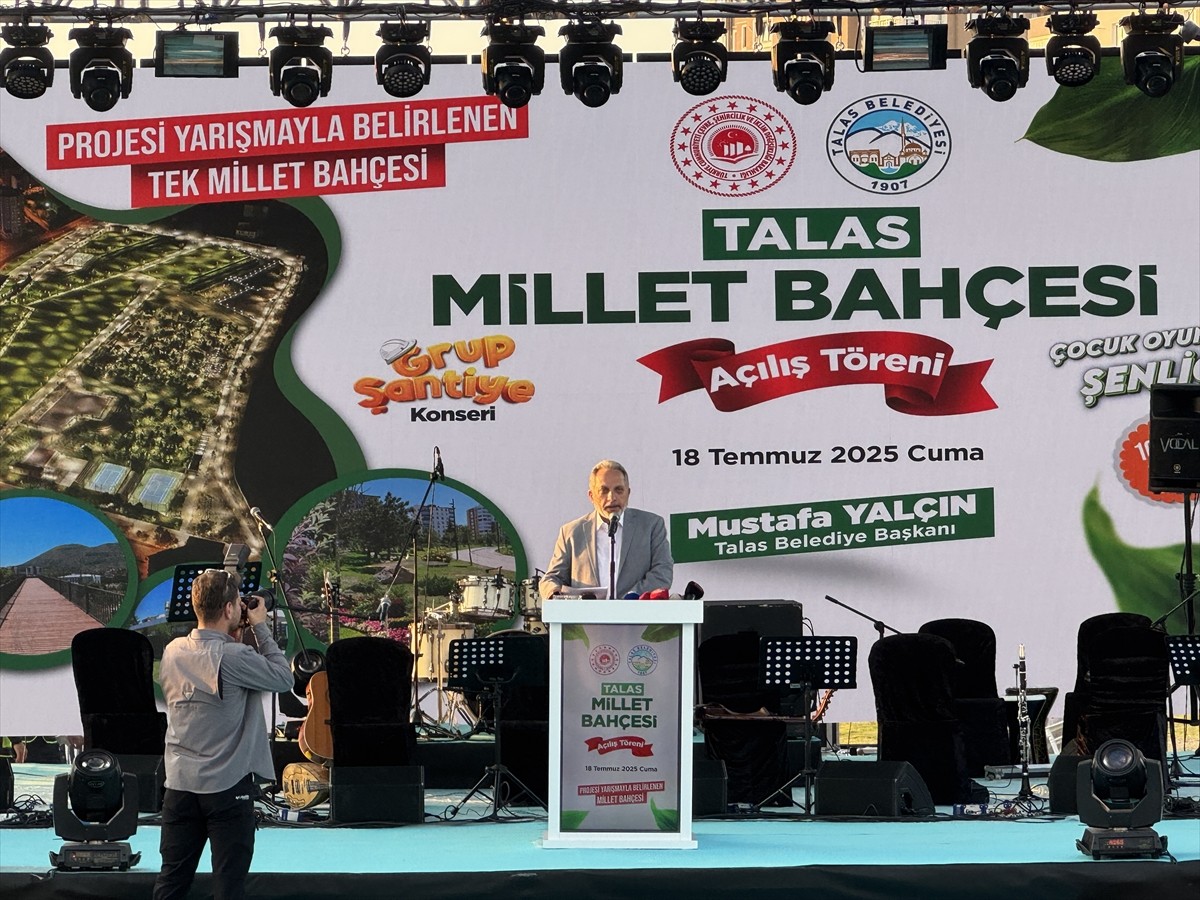 Kayseri'nin Talas ilçesinde yapımı tamamlanan millet bahçesi açıldı. Törende, Talas Belediye...