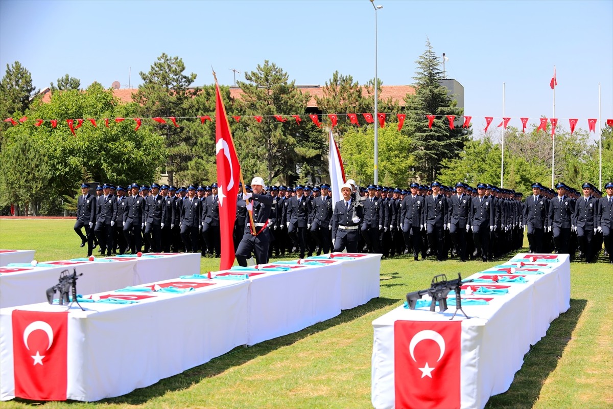 Kayseri Polis Meslek Eğitim Merkezi'nde (POMEM) eğitimlerini tamamlayan 312 polis adayı için...