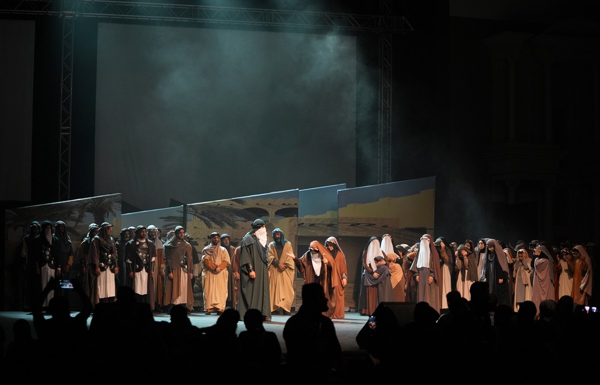 Kerbela'da şehit edilen Hazreti Muhammed'in torunu Hazreti Hüseyin ve 71 yakını, matemin 1386....