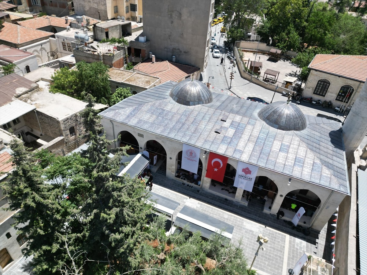 Kilis'te Kahramanmaraş merkezli 6 Şubat 2023'teki depremlerde hasar alan Çalık Camisi...