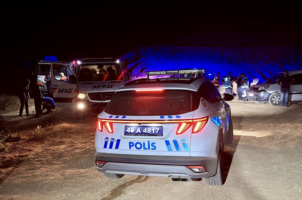 Kırşehir'de gölete giren çocuk boğuldu. İhbar üzerine bölgeye AFAD, polis ve sağlık ekipleri sevk...