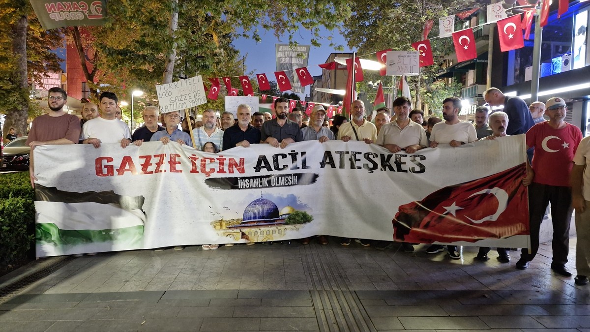Kocaeli'de, Filistin'e destek için yürüyüş düzenlendi. Kocaeli Gönüllü Kültür Teşekkülleri, sivil...
