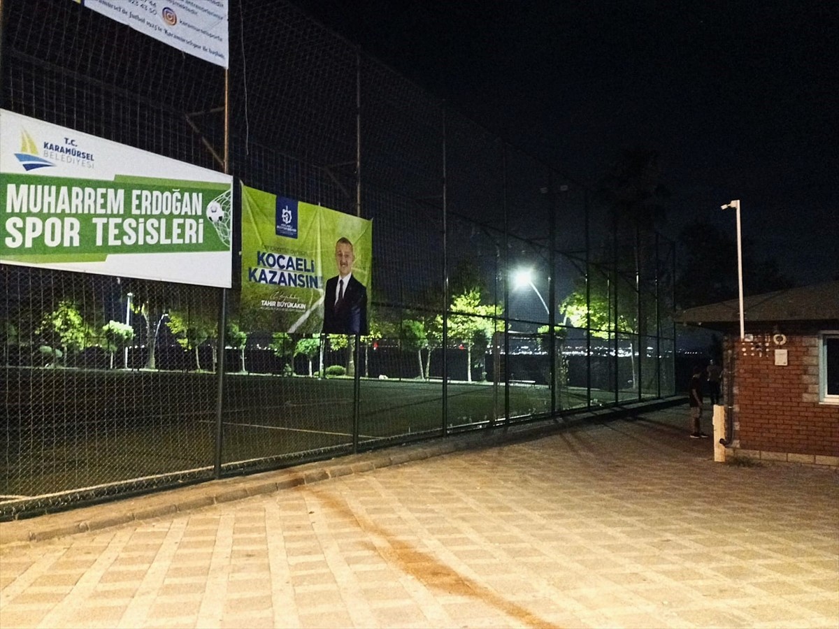 Kocaeli'nin Karamürsel ilçesinde çıkan bıçaklı kavgada 1 kişi hayatını kaybetti. 