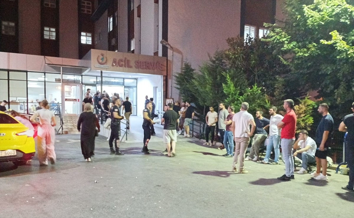 Kocaeli'nin Karamürsel ilçesinde çıkan bıçaklı kavgada 1 kişi hayatını kaybetti. 