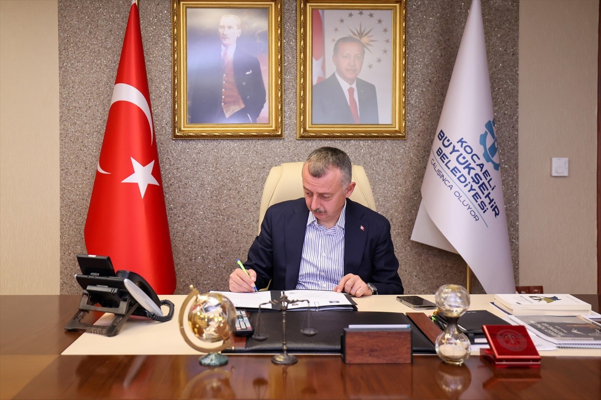 Kocaeli Büyükşehir Belediyesi, İsrail'in saldırılarını sürdürdüğü Gazze ile "kardeş şehir"...