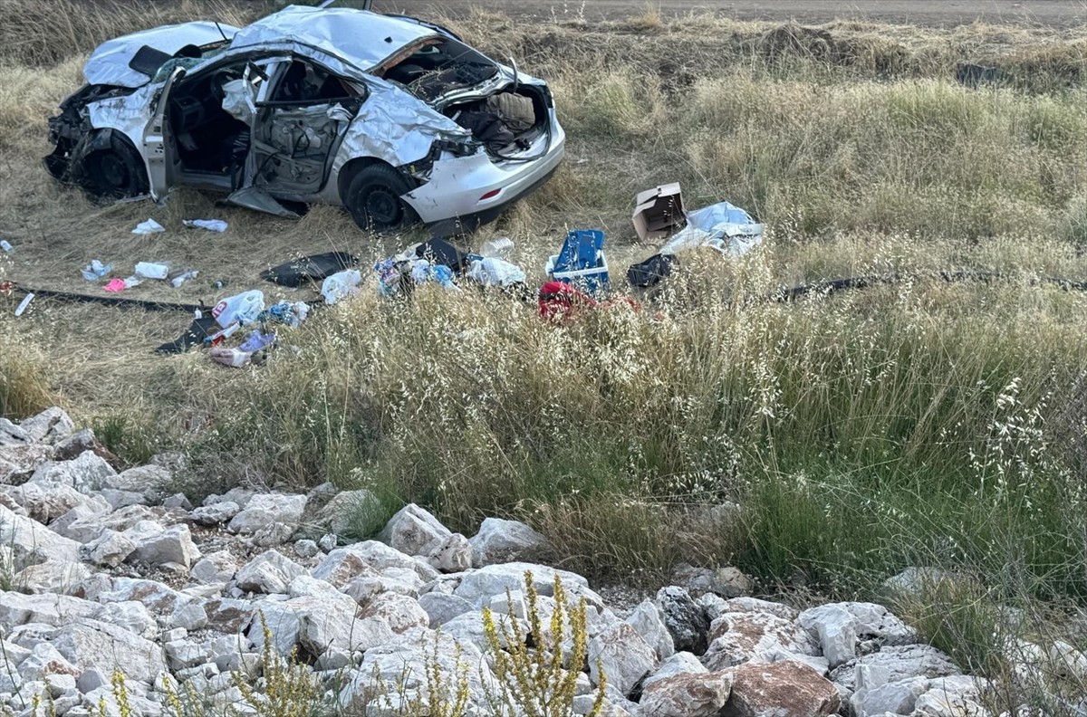 Konya’nın Derebucak ilçesinde tarlaya devrilen otomobildeki 1’i bebek 3 kişi öldü, 3 kişi de...