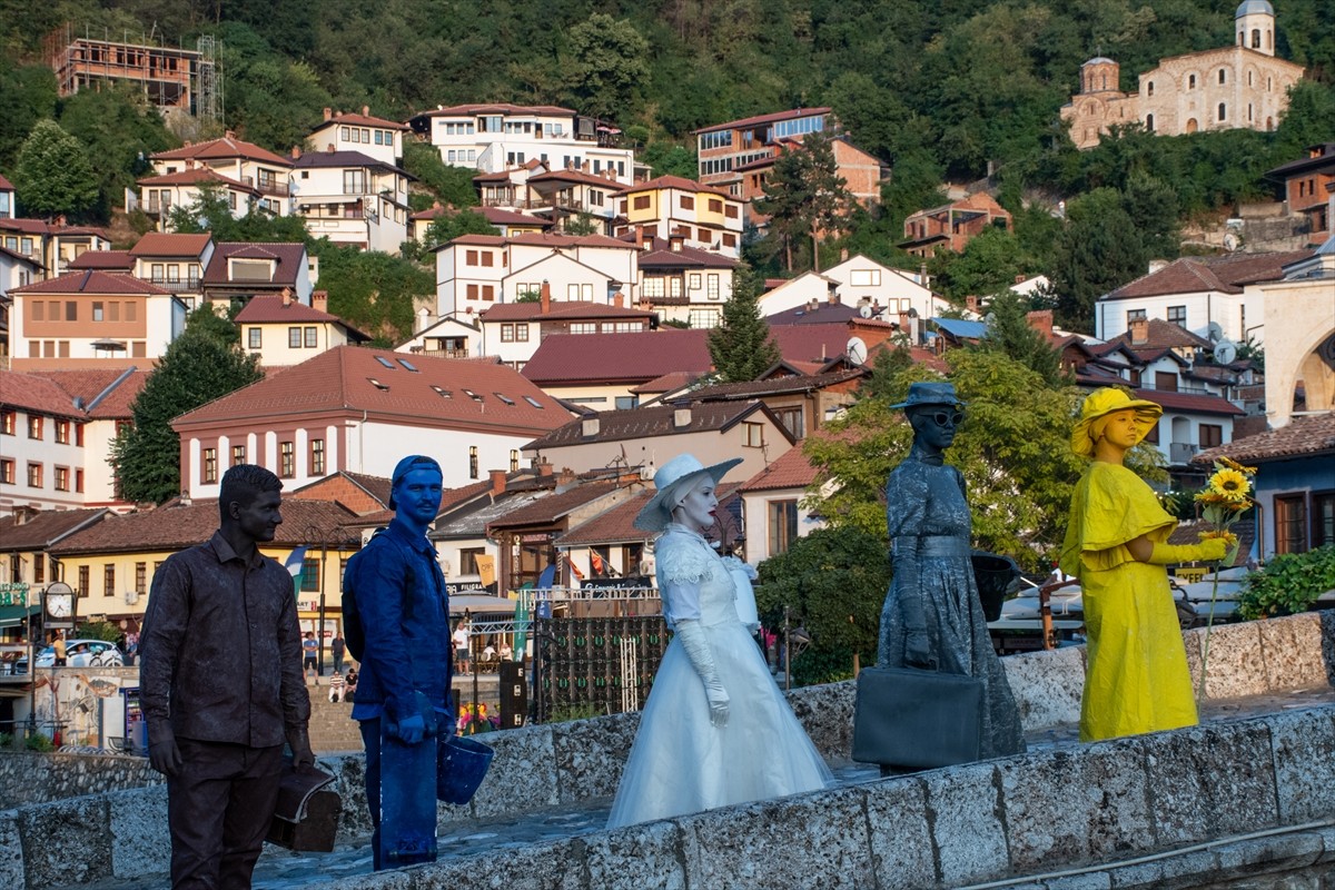Kosova'nın güneyindeki Prizren şehrinde Kuzey Makedonyalı "Teatrosk" Tiyatro Prodüksiyonu...