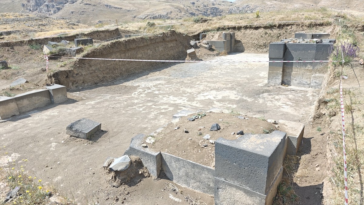 Kültür Sanat Muhabirleri Derneğince düzenlenen "6. Medya, Kültür Sanat ve Turizm Buluşmaları"...