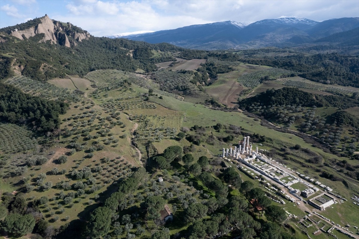 Kültür ve Turizm Bakanlığınca, Manisa'nın Salihli ilçesinde yer alan Sardes Antik Kenti ve Bin...