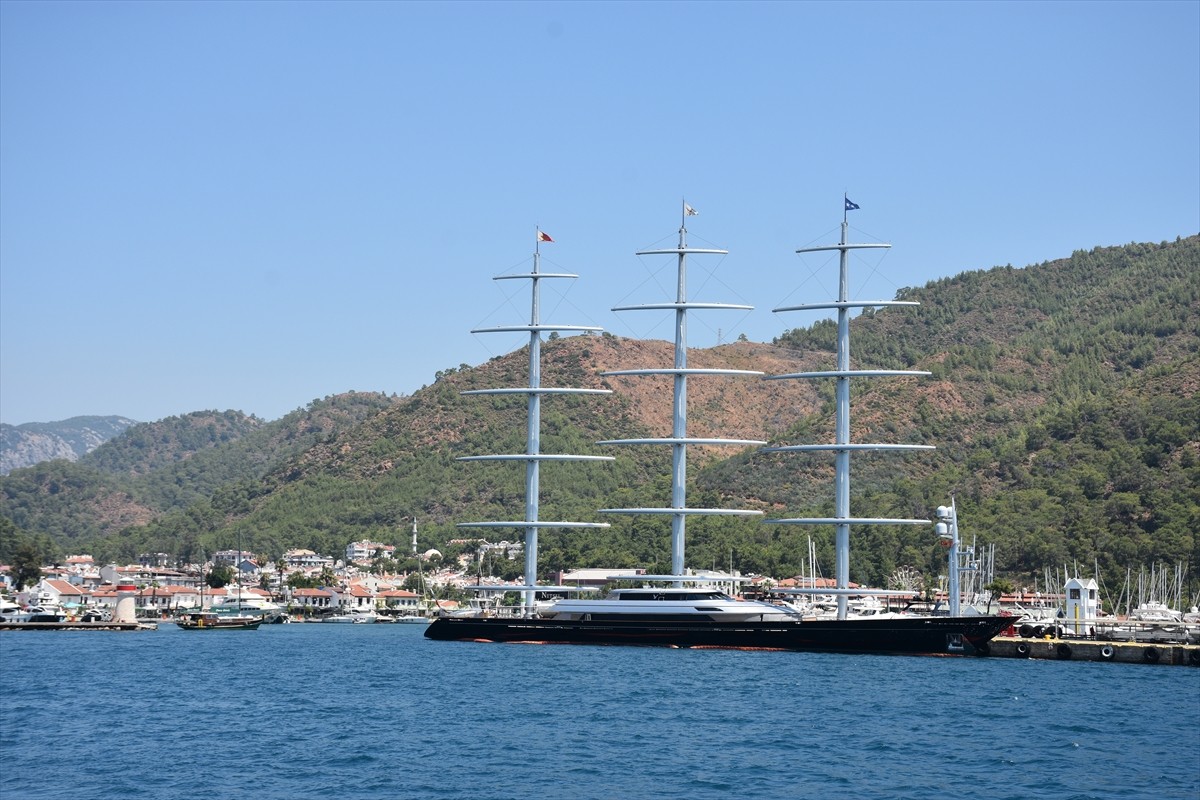 Malta bayraklı "Maltese Falcon" adlı yelkenli yatı, Muğla'nın Marmaris ilçesine geldi. Marmaris...