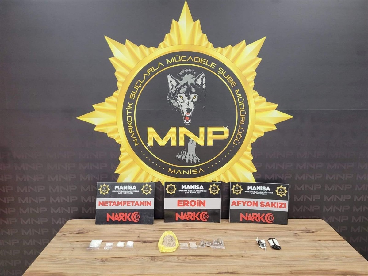 Manisa'da düzenlenen uyuşturucu operasyonunda gözaltına alınan 5 şüpheliden 3'ü tutuklandı. İl...