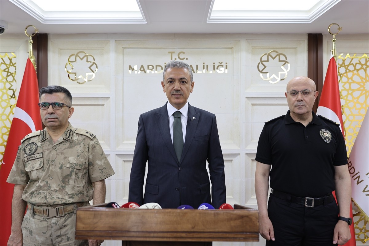 Mardin Valisi Tuncay Akkoyun başkanlığında, İl Emniyet Müdürü Cebrail Buğday ve İl Jandarma...