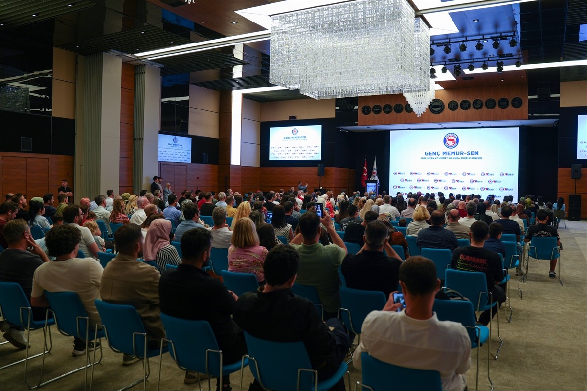 Memur-Sen Genel Merkezi'nde, AK Parti İstanbul Milletvekili Serkan Bayram'ın hayat hikayesini ele...