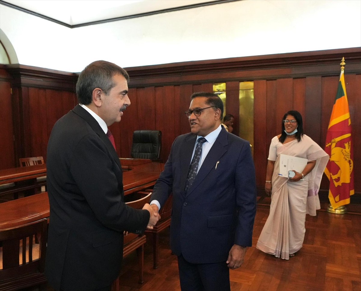 Milli Eğitim Bakanı Yusuf Tekin (sağda), Sri Lanka'da diplomatik temaslarda bulundu. Bu kapsamda...