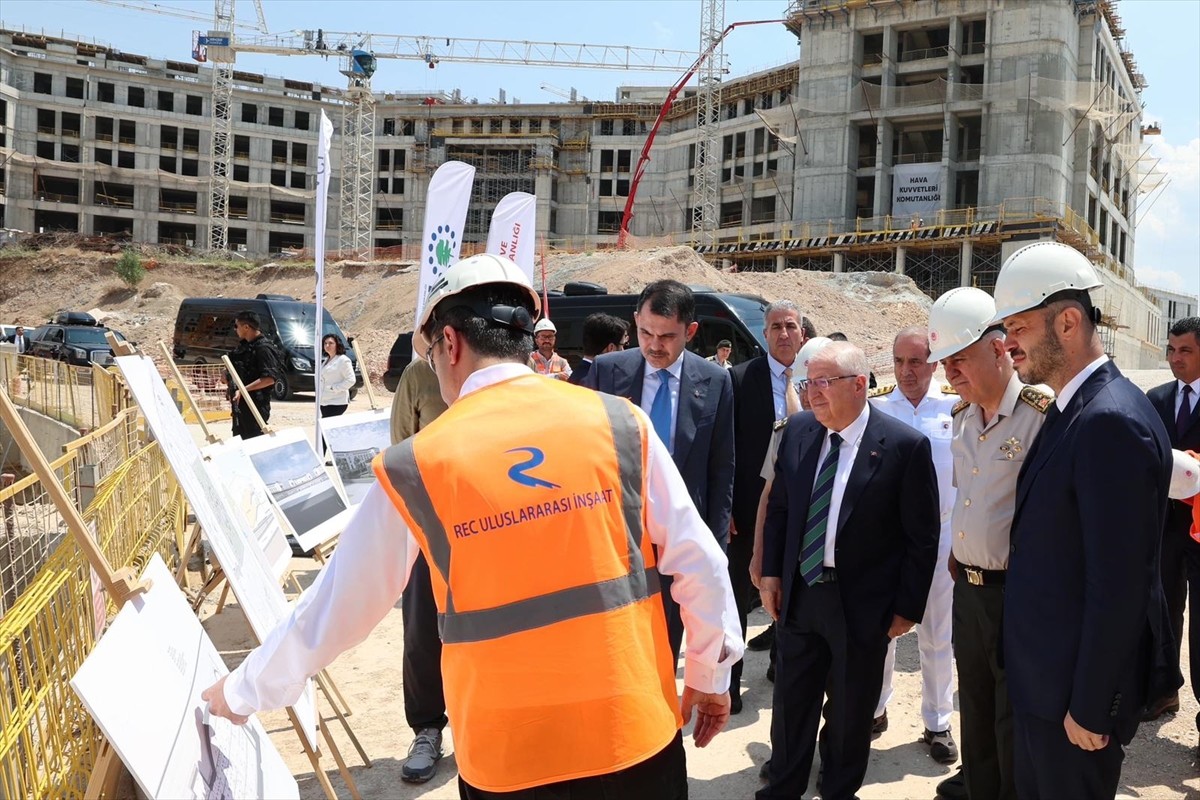 Milli Savunma Bakanı Yaşar Güler ile Çevre, Şehircilik ve İklim Değişikliği Bakanı Murat Kurum...