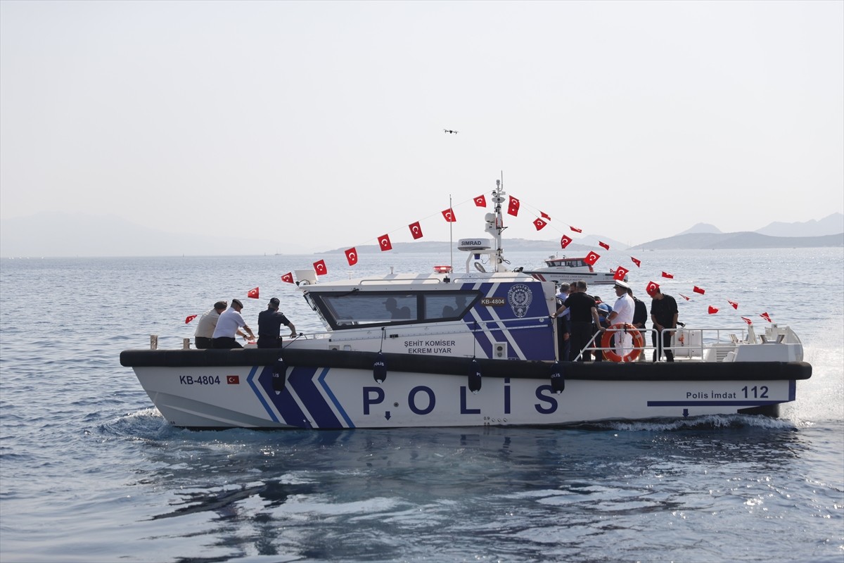Muğla'nın Bodrum ilçesinde, Şehit Komiser Ekrem Uyar kontrol botu, mavi sularda göreve başladı. İl...