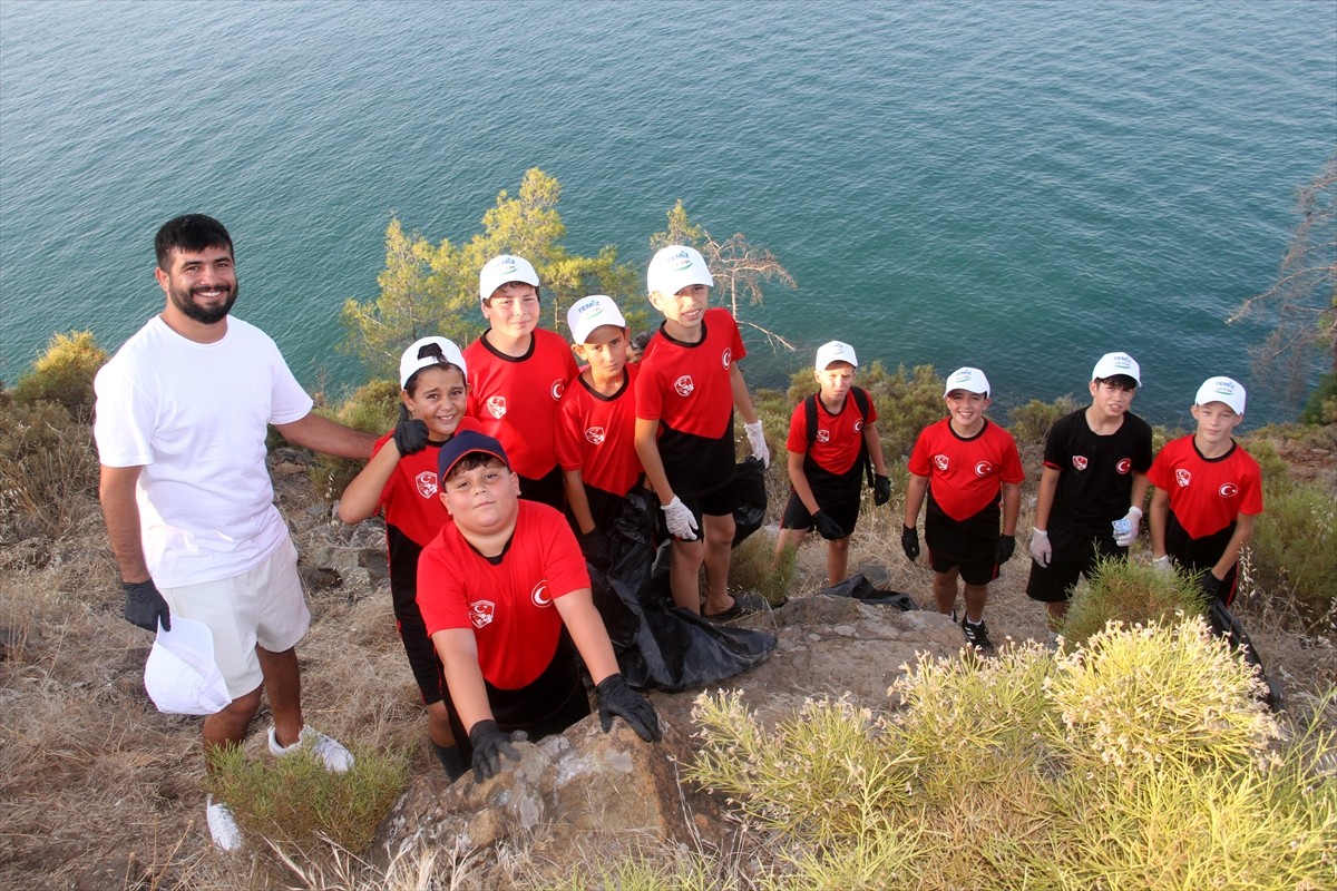 Muğla'nın Fethiye ilçesinde, doğal güzellikleriyle öne çıkan plaj ve koyların bulunduğu yarımada...