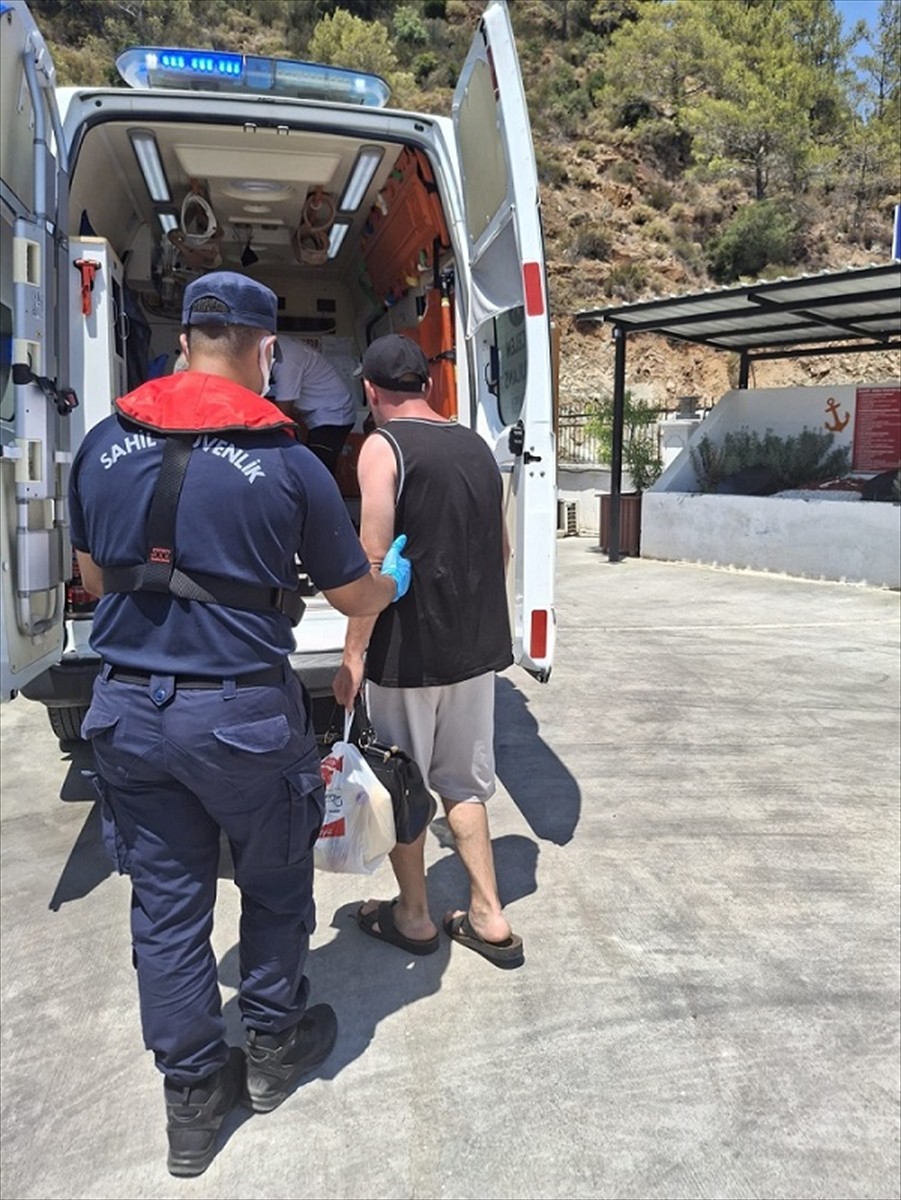 Muğla'nın Fethiye ve Dalaman ilçesi açıklarında ikisi yaralanan, biri rahatsızlanan 3 kişi, Sahil...