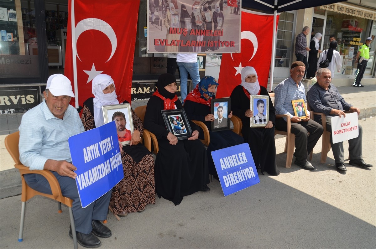 Muş'ta çocuklarının terör örgütü PKK tarafından dağa götürülmesinden DEM Parti'yi sorumlu tutan...