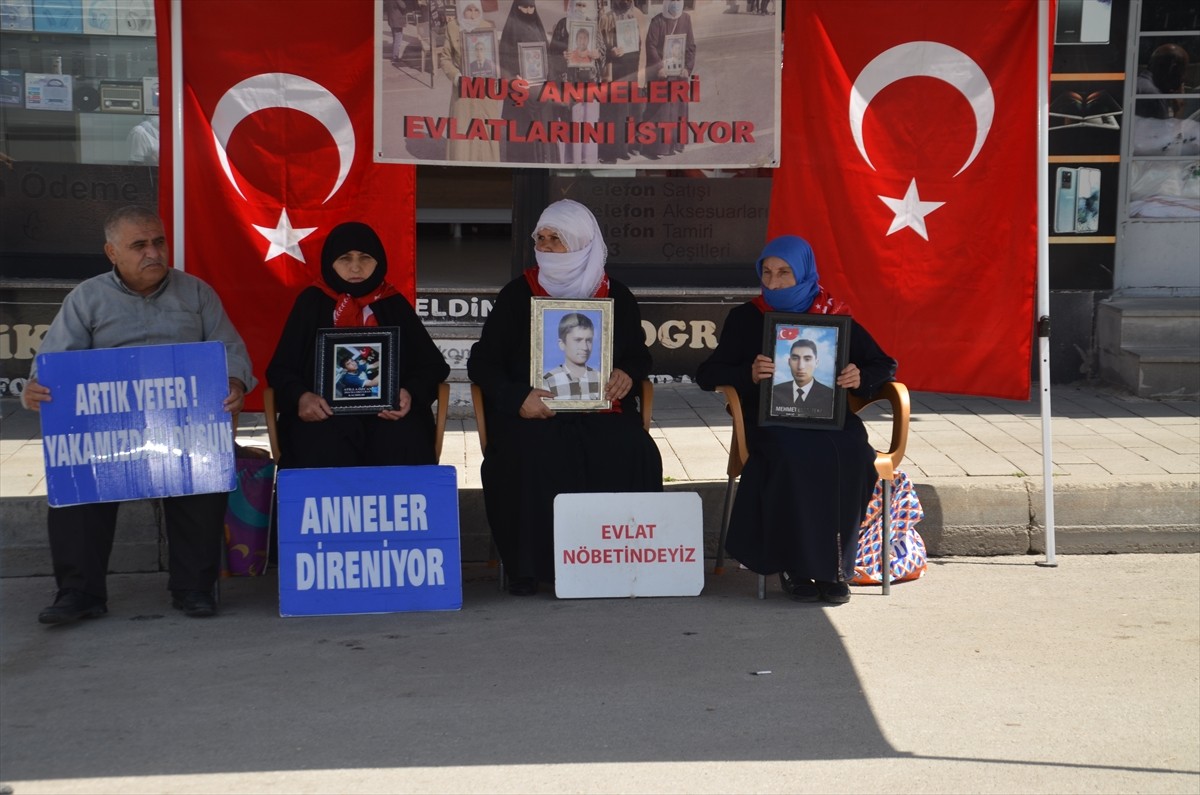 Muş'ta çocuklarının terör örgütü PKK tarafından dağa götürülmesinden DEM Parti'yi sorumlu tutan...