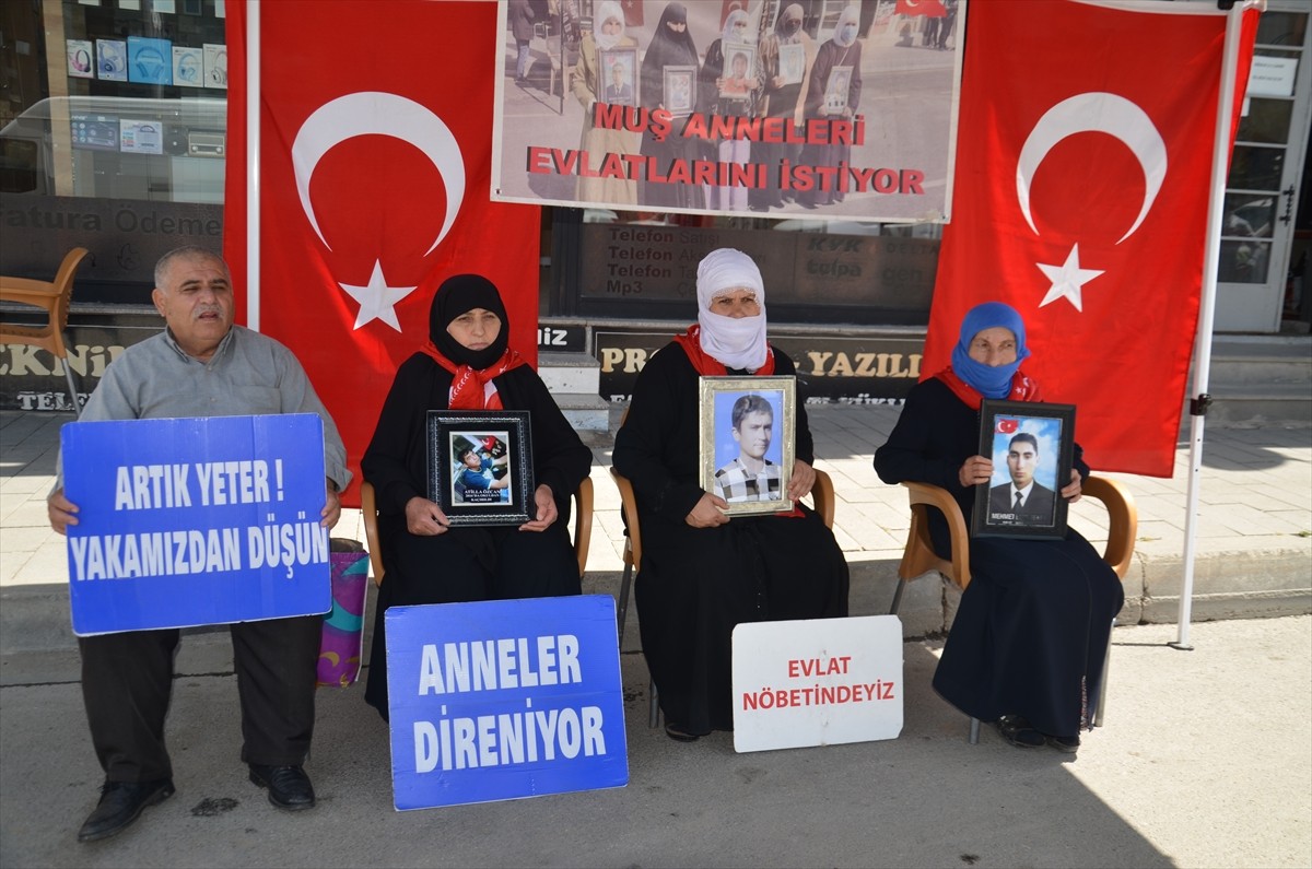 Muş'ta çocuklarının terör örgütü PKK tarafından dağa götürülmesinden DEM Parti'yi sorumlu tutan...