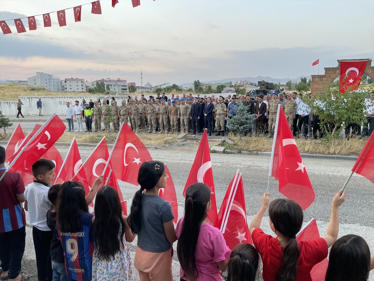 Muş'un Malazgirt ilçesinde, 10 yıl önce PKK'lı teröristlerce düzenlenen silahlı saldırı sonucu...