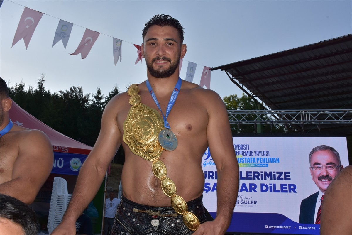 Ordu'da düzenlenen "917. Geleneksel Aybastı Perşembe Yaylası Ordulu Mustafa Pehlivan Yağlı Güreş...