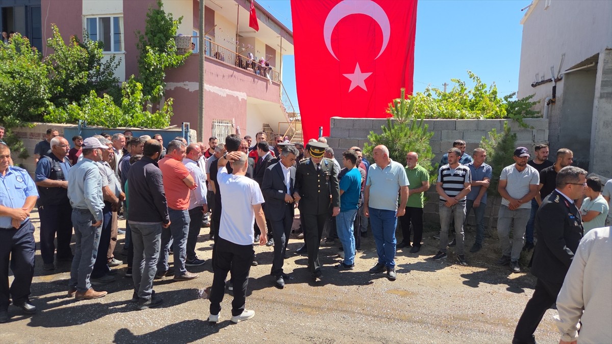 Pençe-Kilit Harekat bölgesinde bir mağarada arama tarama faaliyeti sırasında metan gazına maruz...