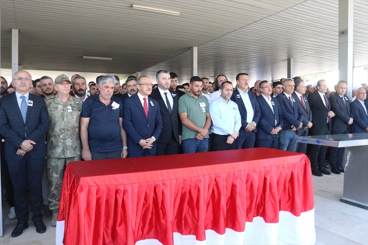 Pençe-Kilit Harekat bölgesinde bir mağarada arama tarama faaliyeti sırasında metan gazına maruz...