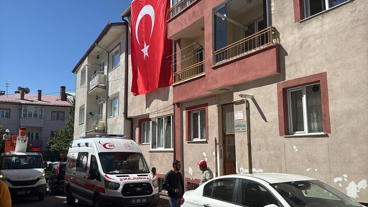 Pençe-Kilit Harekat bölgesinde bir mağarada arama tarama faaliyeti sırasında metan gazına maruz...