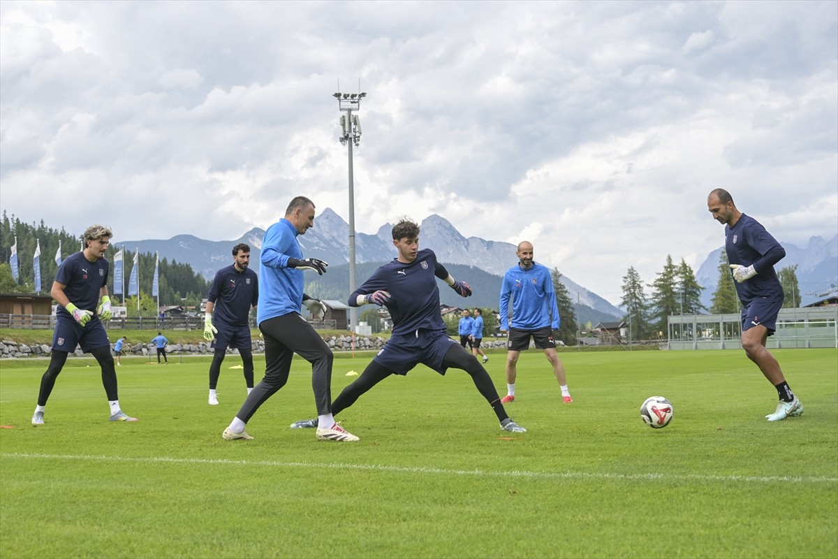 RAMS Başakşehir Futbol Takımı, yeni sezon hazırlıklarını teknik direktör Çağdaş Atan yönetiminde...