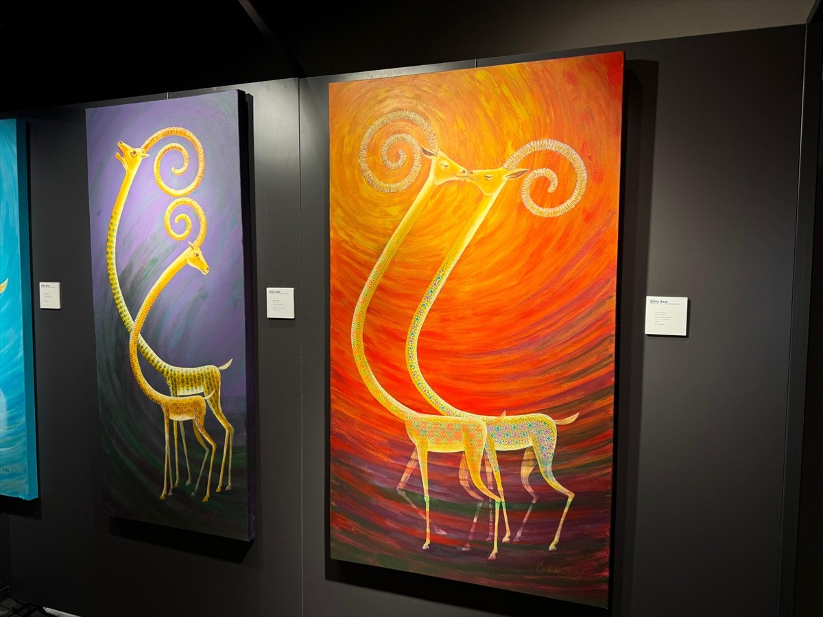 Ressam Ömer Onay'ın Atatürk Kültür Merkezi'nde (AKM) devam eden "Bilinç Akışı" sergisi kapsamında...