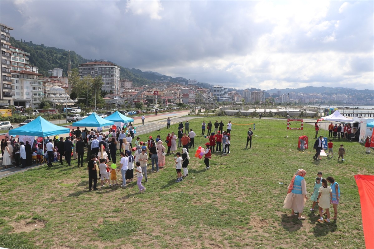 Rize'de, koruyucu aile hizmetine yönelik farkındalığın artırılması amacıyla "Koruyucu Aile...