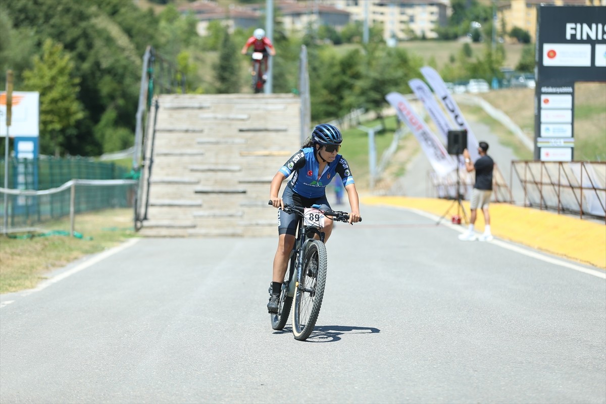 Sakarya'da düzenlenen Tuncer Salihoğlu Dağ Bisikleti Türkiye Şampiyonası tamamlandı. Sakarya...