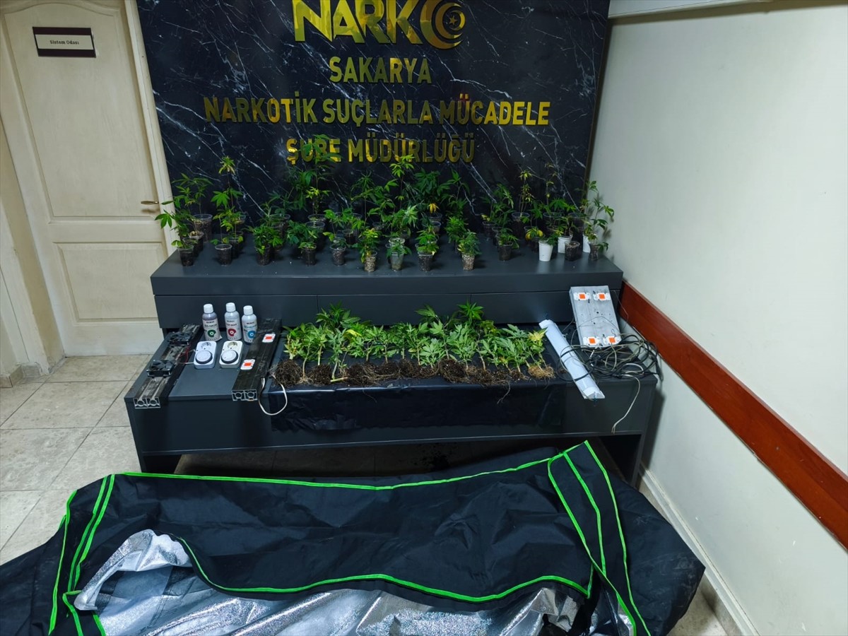 Sakarya'da düzenlenen uyuşturucu operasyonunda 5 şüpheli gözaltına alındı. Operasyonda 29 parça...
