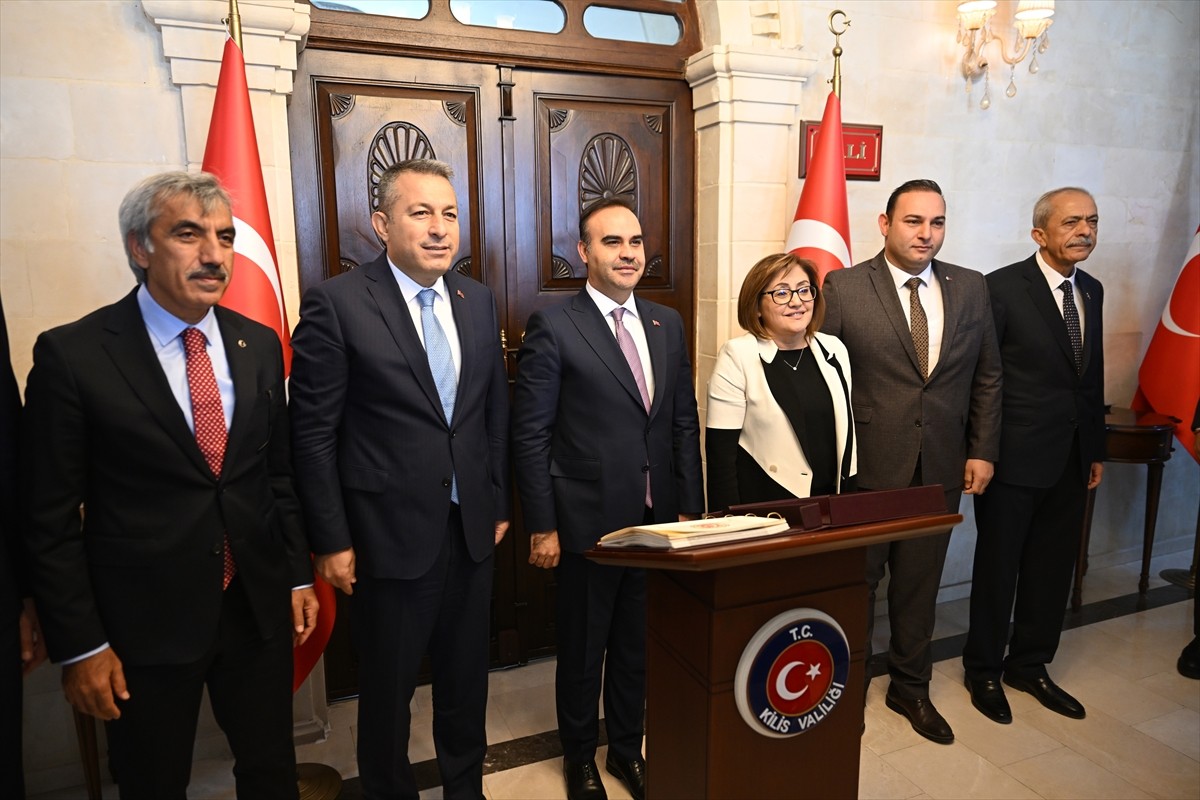 Sanayi ve Teknoloji Bakanı Mehmet Fatih Kacır, Kilis Valiliği'ni ziyaret etti. Bakan Kacır...
