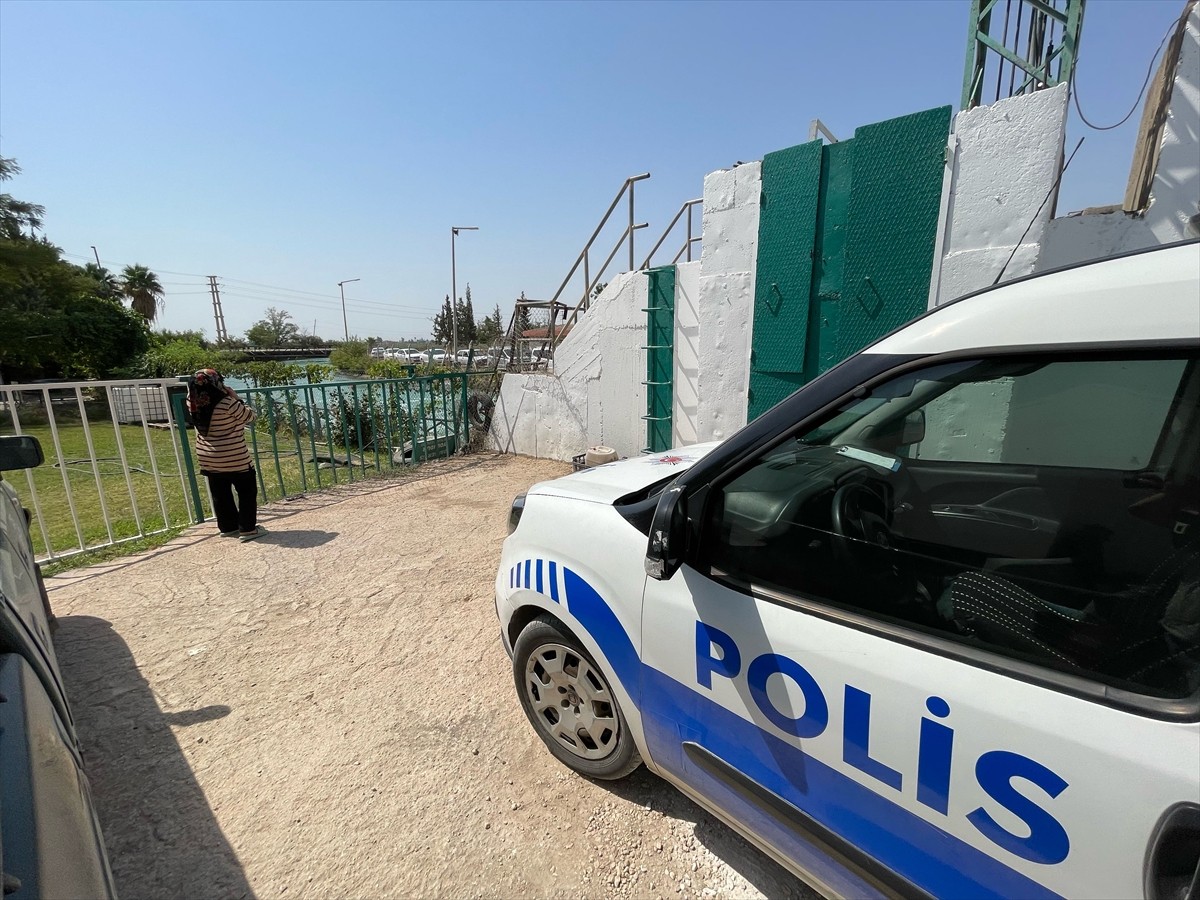 Şanlıurfa'nın Haliliye ilçesinde dün akıntıya kapılan kişiyi arama çalışması sürüyor.