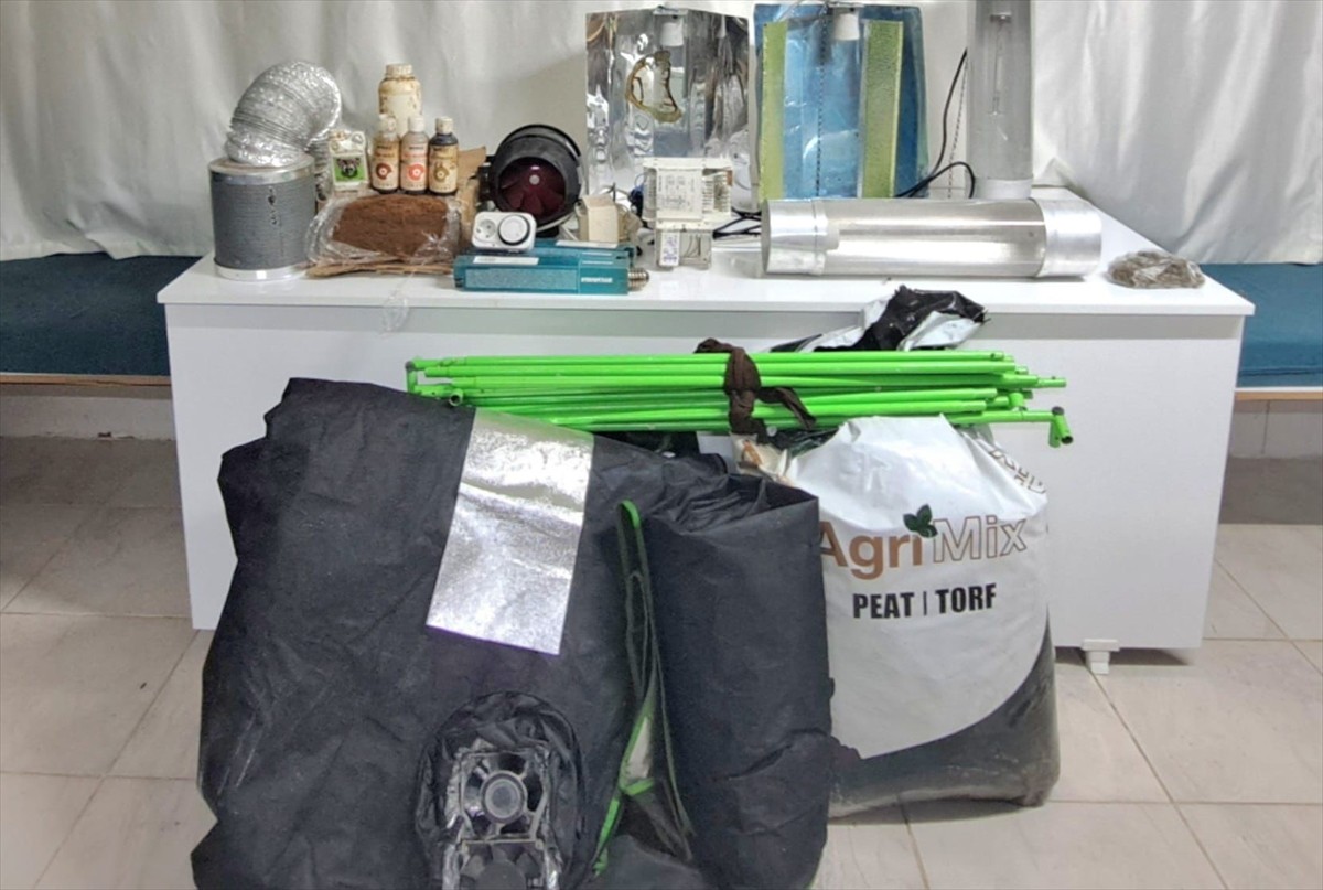 Şanlıurfa'nın Siverek ilçesinde düzenlenen uyuşturucu operasyonunda 9 zanlı gözaltına alındı. İl...