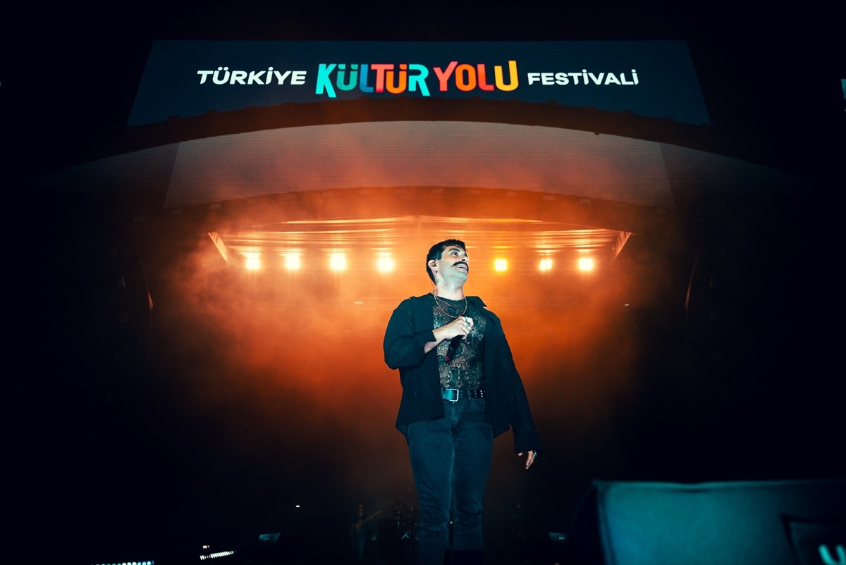 Şarkıcı Gökhan Türkmen, Kültür ve Turizm Bakanlığınca düzenlenen "Van Kültür Yolu Festivali"...