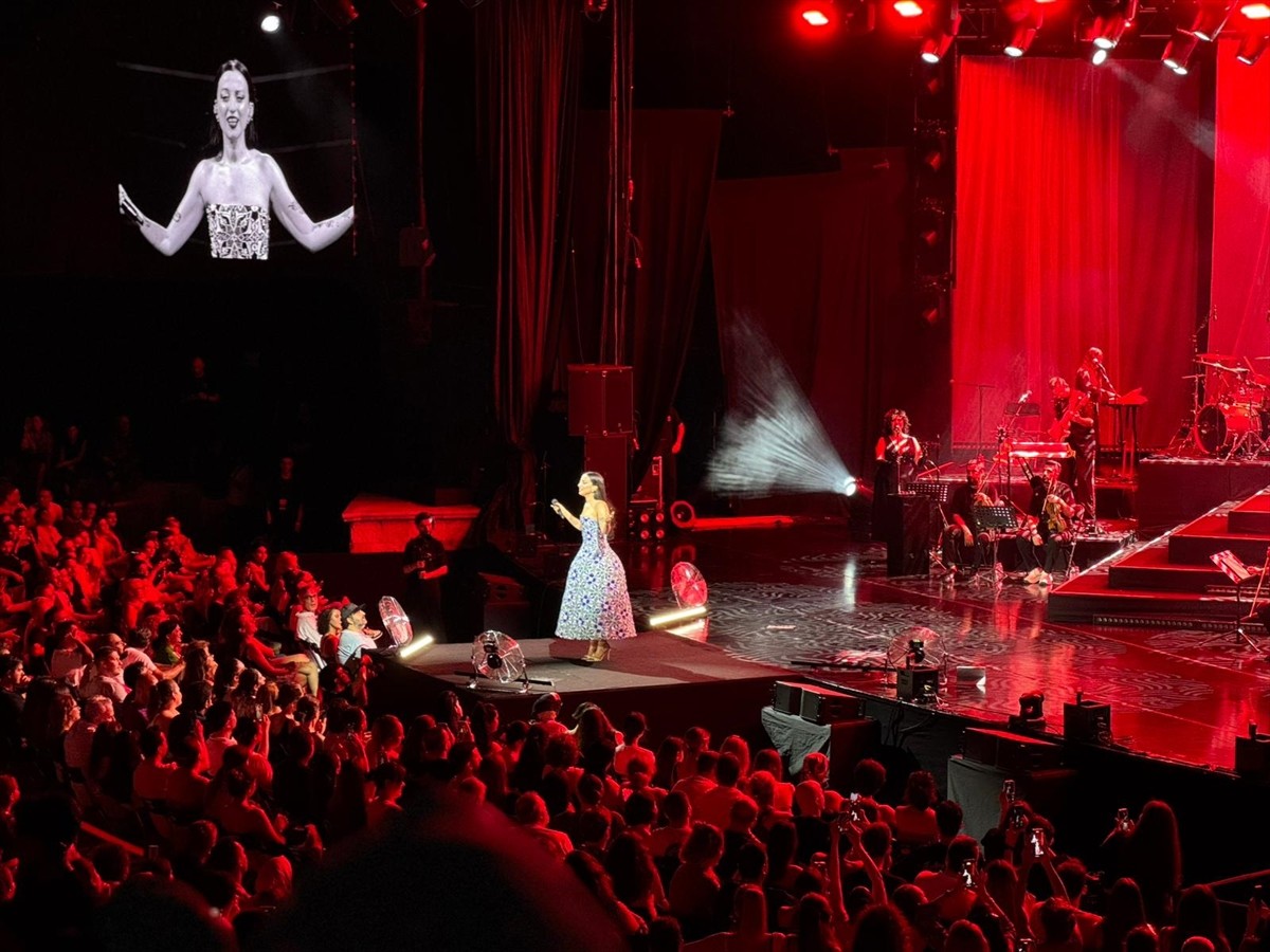  Şarkıcı Melike Şahin, BKM'nin 30. yılına özel düzenlediği konser serisinde Harbiye Cemil Topuzlu...